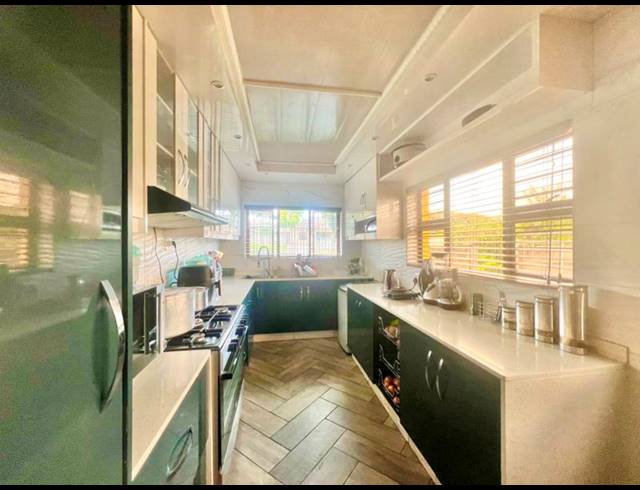 3 BEDROOM HOUSE FOR SALE IN HAYFIELDS